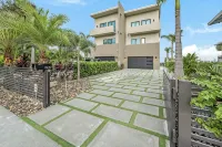 Riverview Oasis- Riverfront Paradise with Dock, Elevator, Private Pool & Kayaks - 4 tähden
