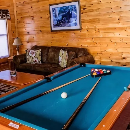 Beautiful 2 bedroom 2 bath clean log cabin.