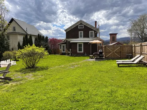 Catskill Ski Hike Lake Pet Main St Pool - 3-Sterne
