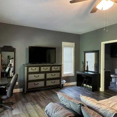 The Nauti Farmhouse - 1 Mile to Moors Resort w Dock/Golf Cart/Pontoon Rental