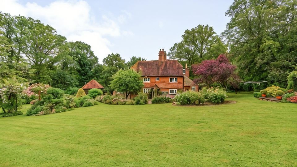 Beautiful 16th Century House in National Park 1 hr from London with Small Pool