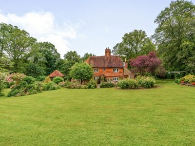 Beautiful 16th Century House in National Park 1 hr from London with Small Pool