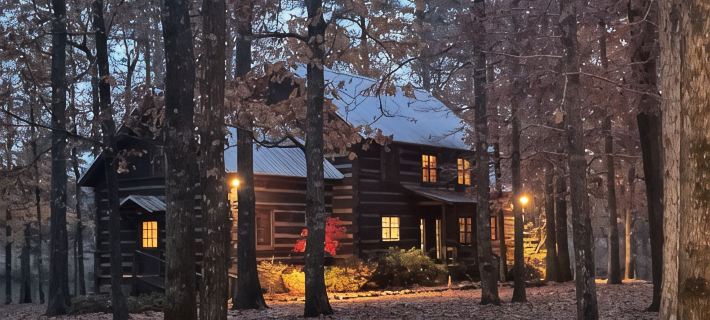 Prospect Mountain Cabin custom log home sportsman's paradise with fishing lake. Hotels in Cullman County