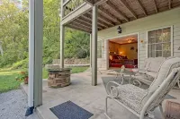 Beautiful lodge, 4 king bedrooms, all with private baths! 5 decks to enjoy. - 4つ星