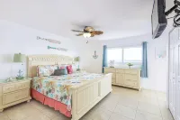 Ocean front with private beach and pool - Apartments