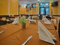 Family Hotel at Renaissance Square - فطور