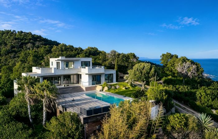 MAGNIFICENT 330 M2 VILLA - HEATED POOL - SEA AND MOUNTAIN VIEWS