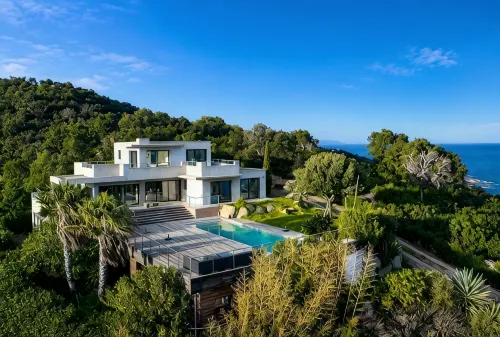 MAGNIFICENT 330 M2 VILLA - HEATED POOL - SEA AND MOUNTAIN VIEWS - Pools