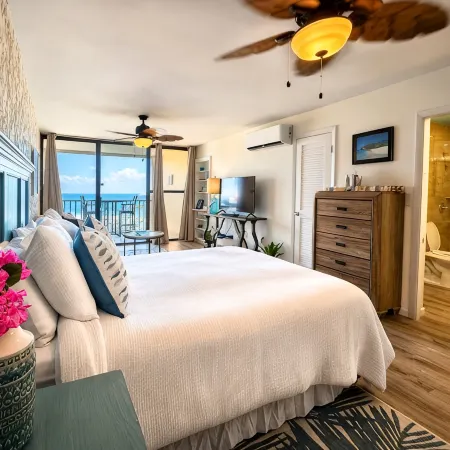 Updated: Luxe Condo Steps from Sapphire Beach!