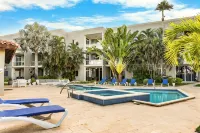 Sunset Residence Eagle Beach w/ King Bed - Beach