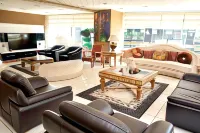 Business Grand Hotel - Airport Shuttle