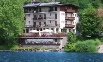 Albergo Mezzolago - Housity