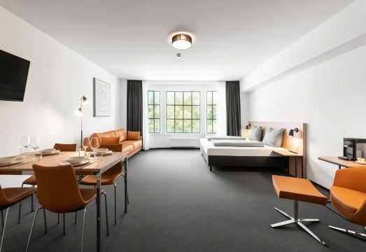 4. 라 서비스드 아..