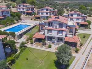 Secluded Villa with Shared Pool in Seydikemer