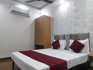 Hotel Twamev Couple Friendly Laxmi Nagar