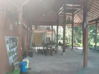 Bina Karya Guesthouse Syariah - Parkplatz