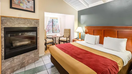 Econo Lodge Inn & Suites Heavenly Village Area