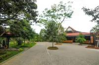 Hotel Butik Cafe & Resto Pesona Osing فنادق في Gambiran
