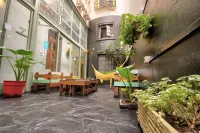 Play Hostel Arcos Hotel in zona Caballito