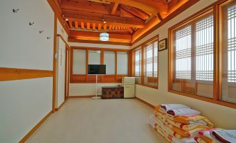 9. Jeonju H..