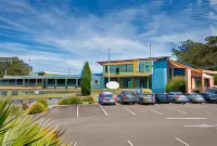 Lemon Tree Passage Motel - parking