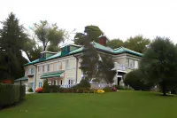 The Belvedere Inn & Restaurant Hotels in Ganges Township