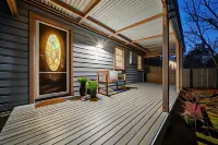 Whispering Pines Cottages Hotels in Wentworth Falls