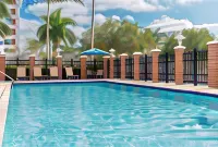 Hyatt Place Ft Lauderdale Airport Cruise Port - Swimmingpools