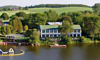 Elmhirst's Resort