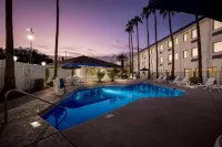 Days Inn & Suites by Wyndham Mesa Near Phoenix