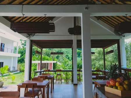 The Local Are Guling Отели рядом с достопримечательностью «Pantai Selong Belanak»