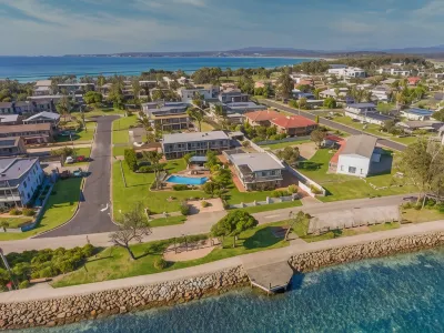Lakeside Holiday Apartments Merimbula Hotels near Merimbula Air Services