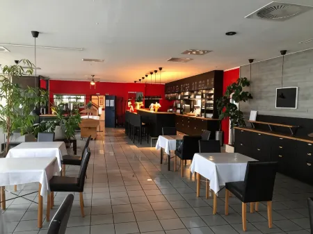 Astral'Inn Leipzig Hotel & Restaurant Отели в г. Дёльциг