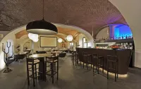 Yard Resort - bar