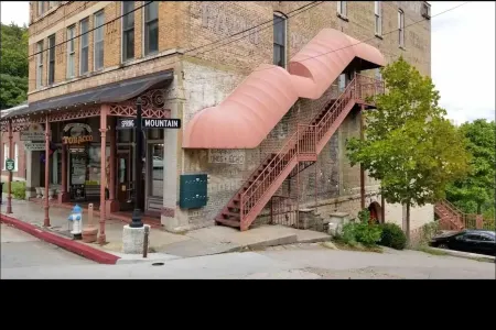 Night Owl 5S Downtown! Optional paid parking!