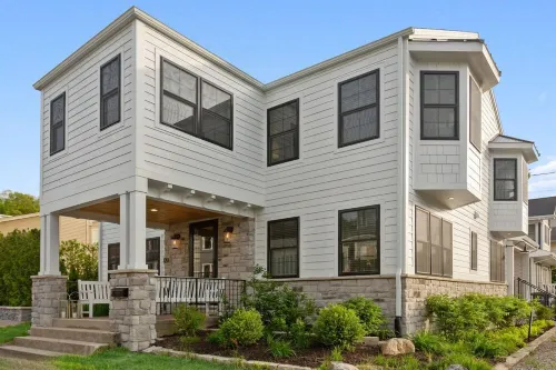 100 Steps to Lake Michigan Beach, Private Paved Courtyard, Gas Fire Pit.