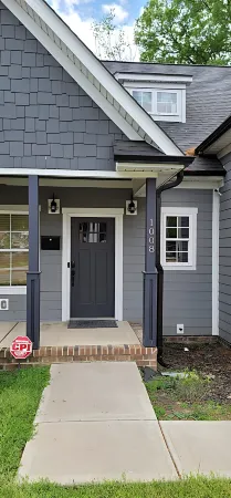 Spacious deluxe home away from home Отели рядом с достопримечательностью «Спектрум-центр»