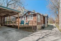 The "Little House on the Hill"- Near Downtown Fayetteville and the U of A Hotels near Bud Walton Arena