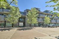 Grand Haven Condo - Walk to Nearby Hot Spots!