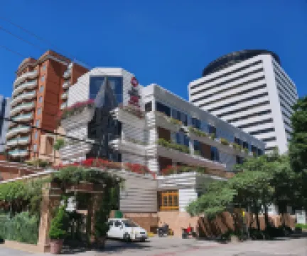 Best Western Plus Hotel Stofella Hotel berhampiran Museo Popol Vuh