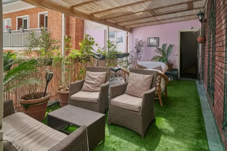 Hôtel Poussin Отели рядом с достопримечательностью «Сад сер д'Отёй»