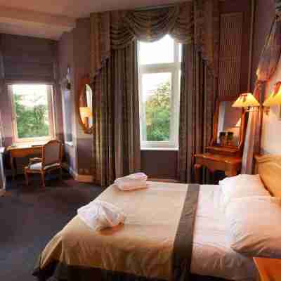 Martin's-Hotel Manoir du Lac Rooms