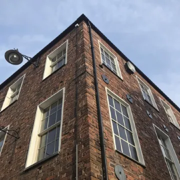 Ty Glyndwr Bunkhouse, Bar and Cafe Отели рядом с достопримечательностью «Замок Долбадарн»