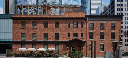 Stallion Suites - Entertainment District Отели в г. Торонто