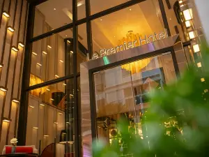 Le Premier Hotel & Rooftop Bar