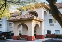 Holiday Inn Express & Suites Phoenix - Mesa West