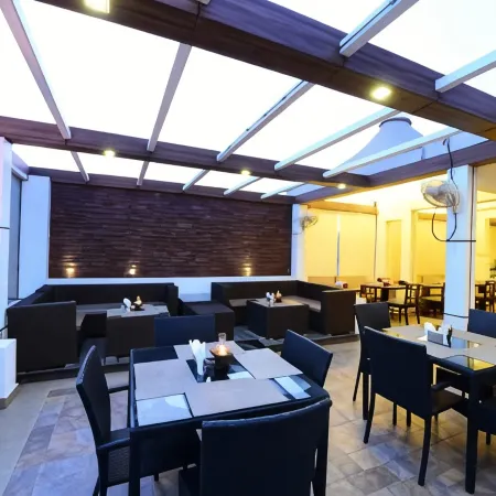 Hotel Chanchal Deluxe Отели рядом с достопримечательностью «Рынок Садар-Базар»