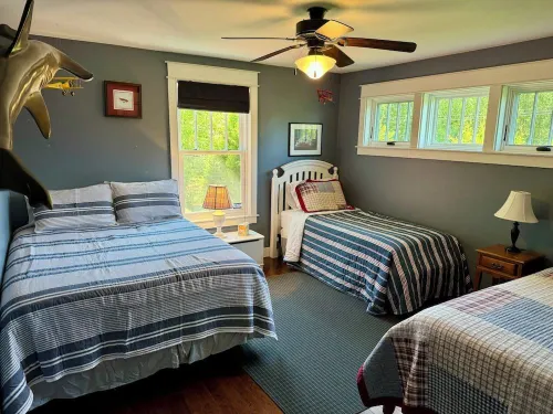 Walloon Escapes! GameRoom! Lakefront! Pets! Fireplace!Fall Colors!Boyne Mountain