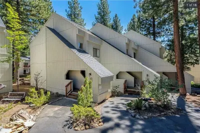 Family Friendly - Sleeps 6 - King Bed - Centrally located, 10 mins to Beach/Ski UC Davis Tahoe Science Center 주변 호텔