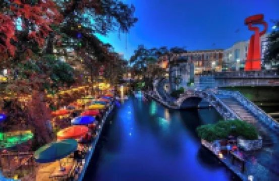 靠近節日市中心和河畔步行道的迷人1卧室/1浴室公寓